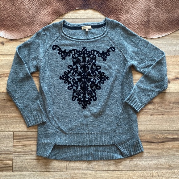 Gray long sleeve sweater by Democracy - Picture 1 of 8